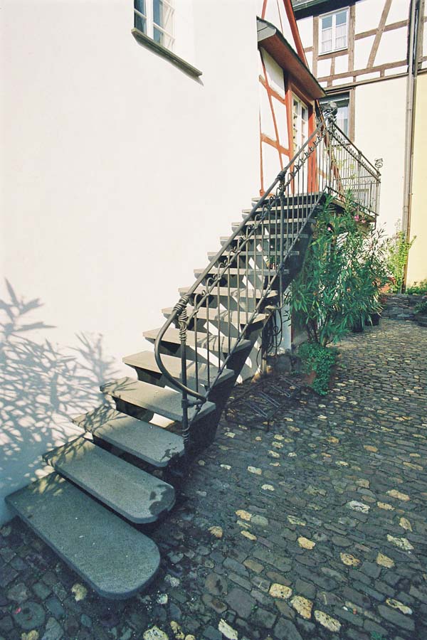 Treppe mit geschmiedetem Geländer